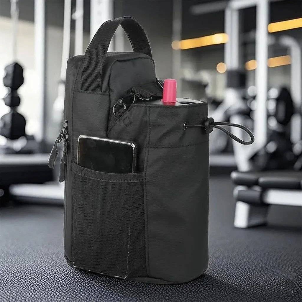 bolsa crossbody com base magnética que segura sua garrafa, celular e mais — enquanto você foca no treino.
